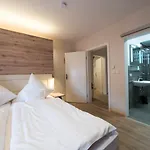 מלון - Weinbar Fahr Away 3*