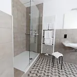מלון - Weinbar Fahr Away 3*
