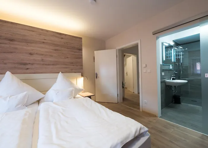 מלון - Weinbar Fahr Away 3*