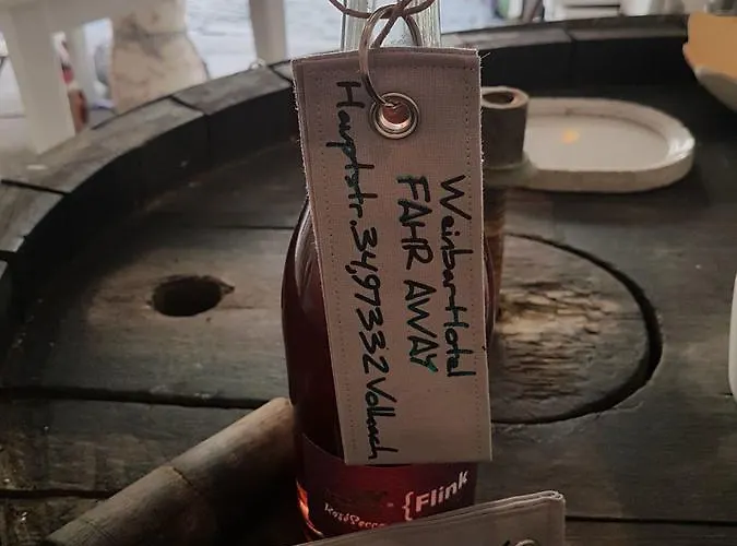 - Weinbar Fahr Away מלון 3*