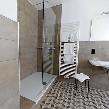 - Weinbar Fahr Away Hotel Volkach