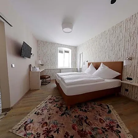 - Weinbar Fahr Away Hotel