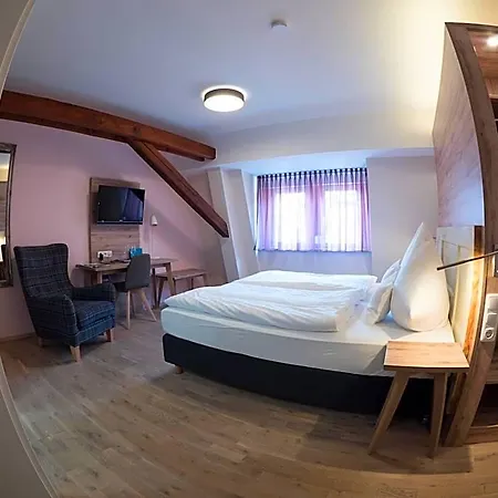 - Weinbar Fahr Away Hotel